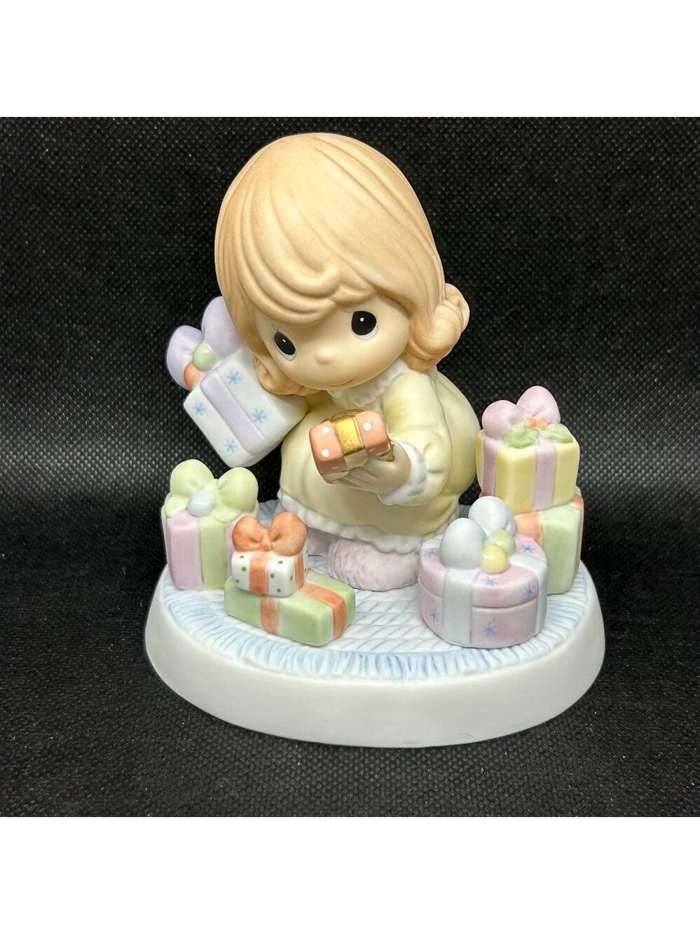 Precious Moments "A Tiny Tot With Her Eyes All Aglow" figurine